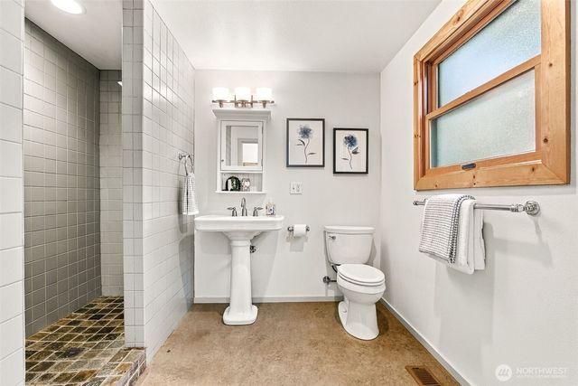 28415 181st Avenue SE, Kent, WA 98042