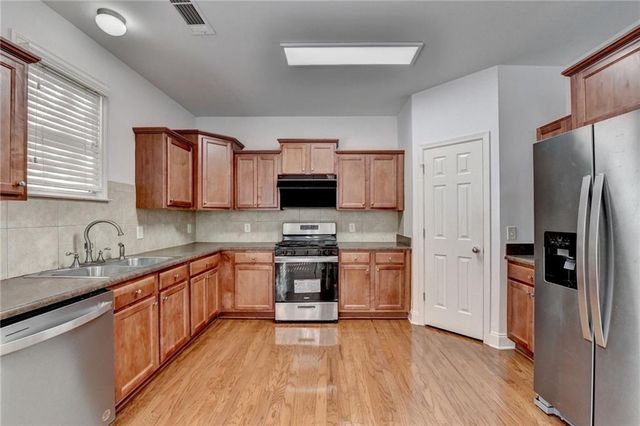 2104 Nelms Pointe Landing, Lawrenceville, GA 30043