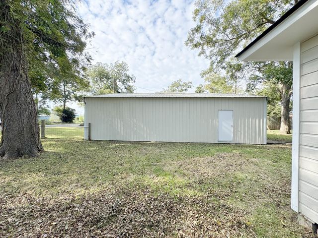 703 N Elm Street, Sweeny, TX 77480