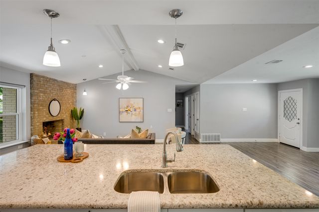 3011 Tanglewood Drive, Commerce, TX 75428