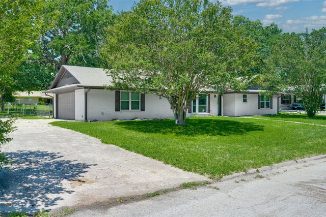 3011 Tanglewood Drive, Commerce, TX 75428