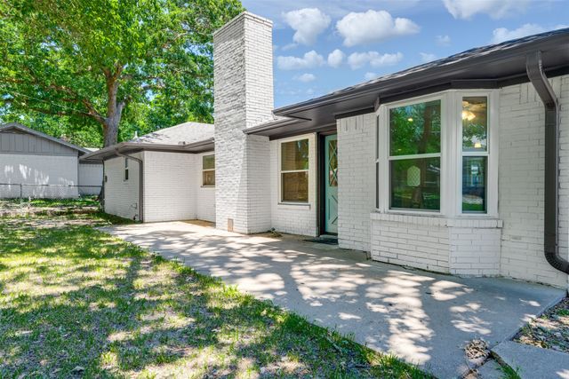 3011 Tanglewood Drive, Commerce, TX 75428