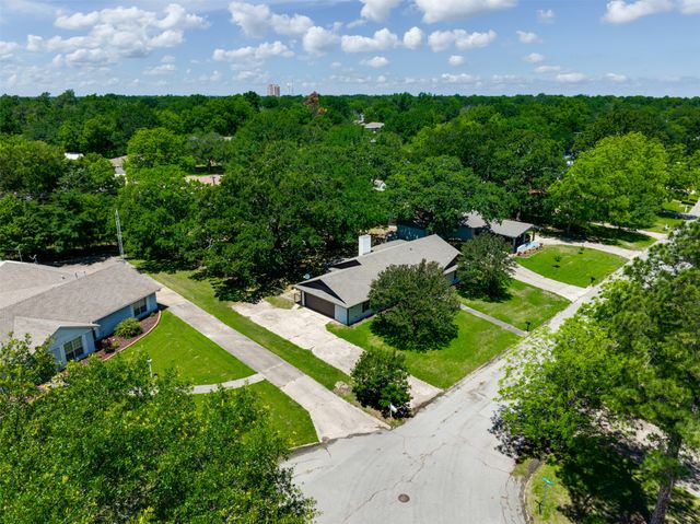 3011 Tanglewood Drive, Commerce, TX 75428