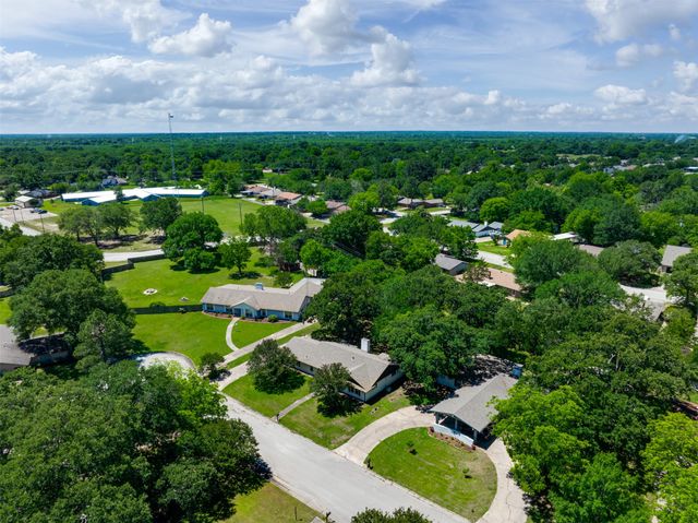 3011 Tanglewood Drive, Commerce, TX 75428