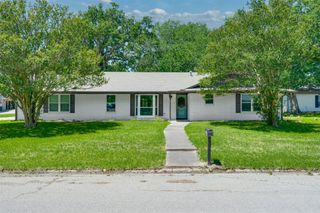 3011 Tanglewood Drive, Commerce, TX 75428