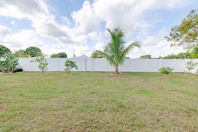 2626 SW Monterrey Lane, Port St Lucie, FL 34953
