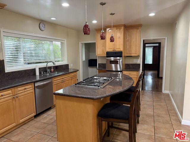 1861 W Mountain Street, Glendale, CA 91201