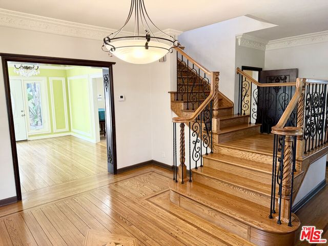 1861 W Mountain Street, Glendale, CA 91201