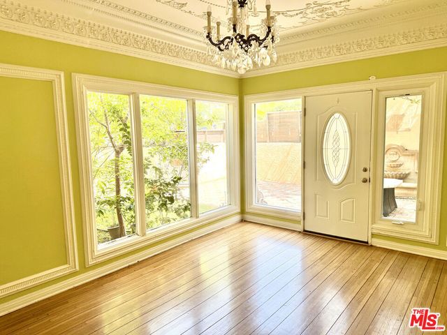 1861 W Mountain Street, Glendale, CA 91201