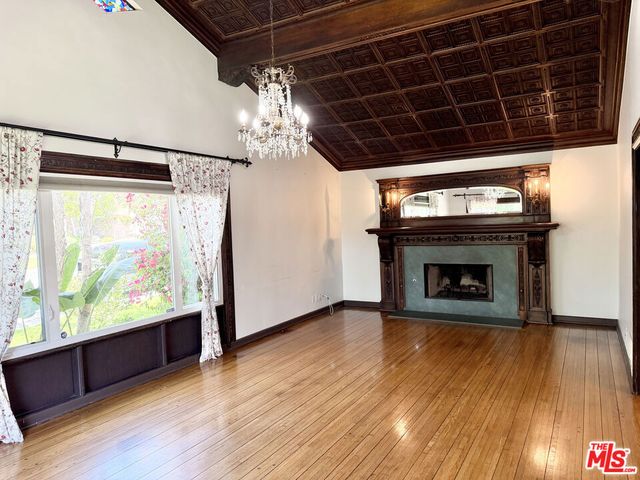 1861 W Mountain Street, Glendale, CA 91201