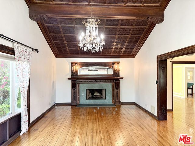 1861 W Mountain Street, Glendale, CA 91201