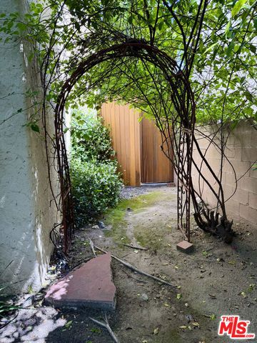 1861 W Mountain Street, Glendale, CA 91201