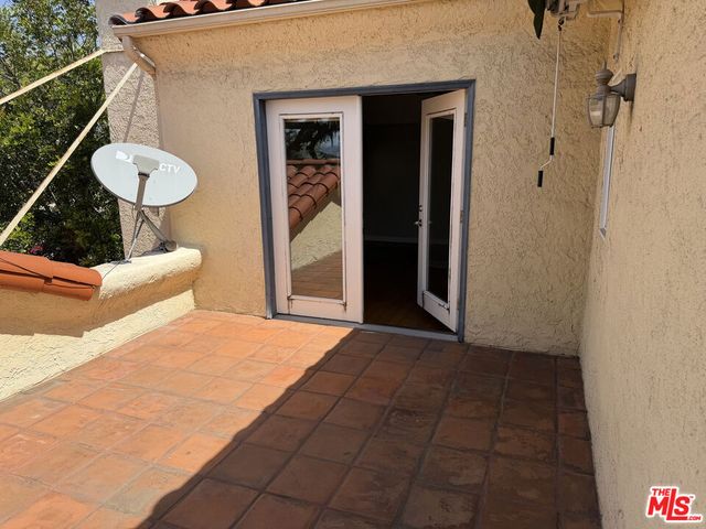 1861 W Mountain Street, Glendale, CA 91201