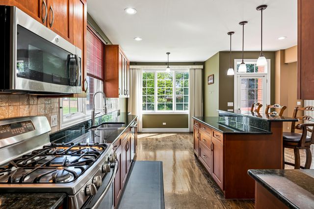 1769 Morse Avenue, Des Plaines, IL 60018