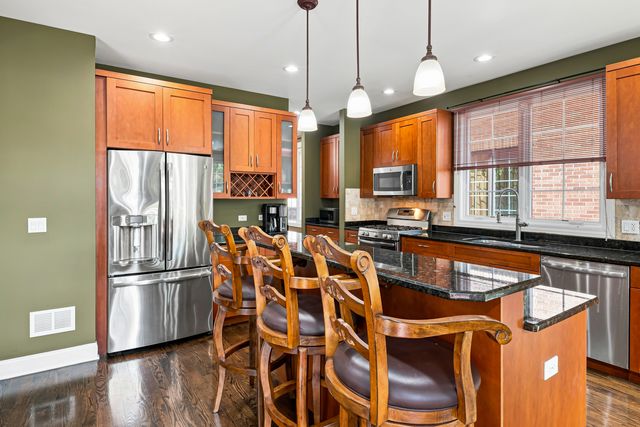 1769 Morse Avenue, Des Plaines, IL 60018