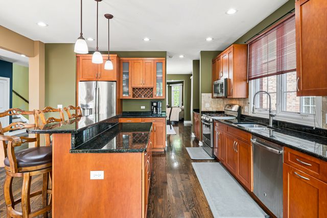 1769 Morse Avenue, Des Plaines, IL 60018