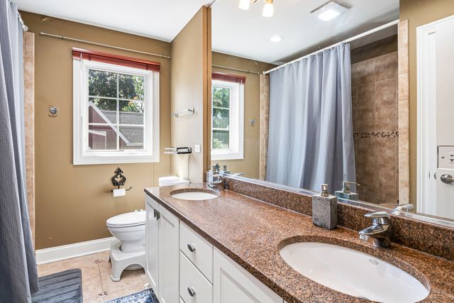 1769 Morse Avenue, Des Plaines, IL 60018