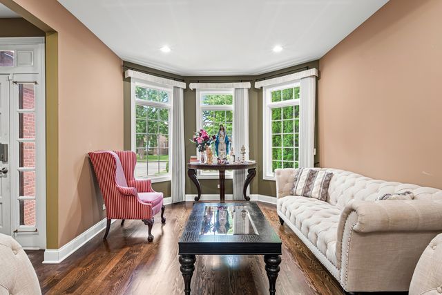 1769 Morse Avenue, Des Plaines, IL 60018
