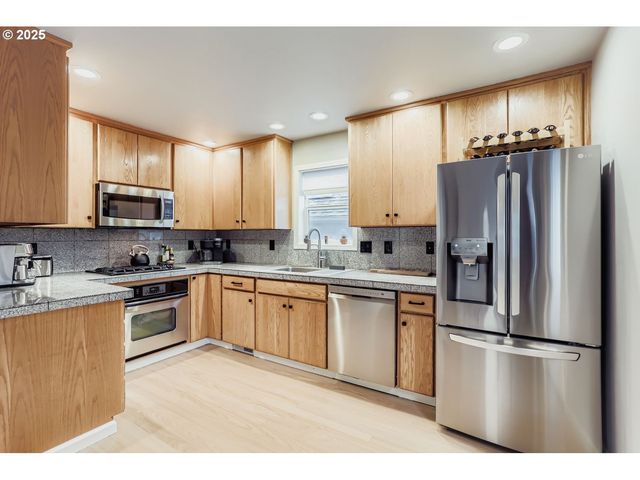 1928 Se SHERRETT St, Portland, OR 97202