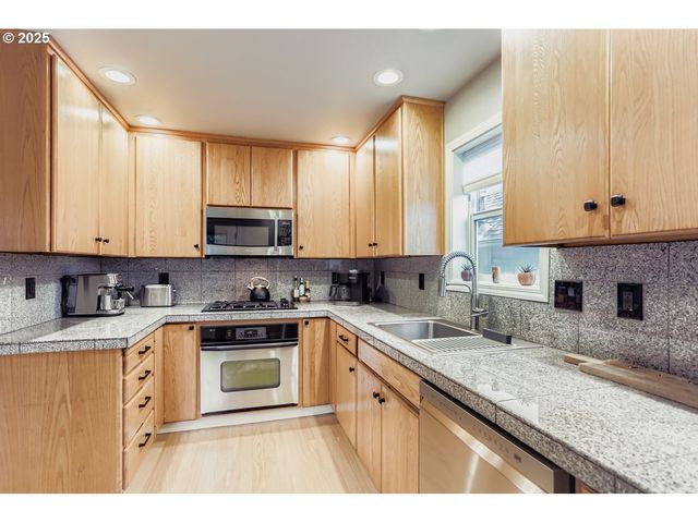 1928 Se SHERRETT St, Portland, OR 97202