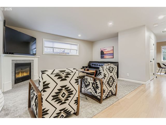 1928 Se SHERRETT St, Portland, OR 97202