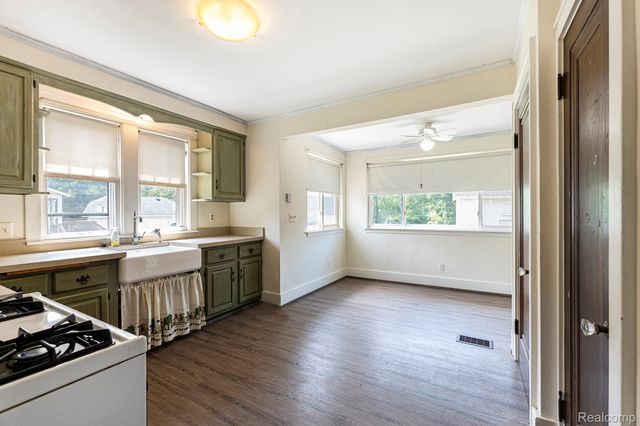 8238 Clinton River Road, Sterling Heights, MI 48314