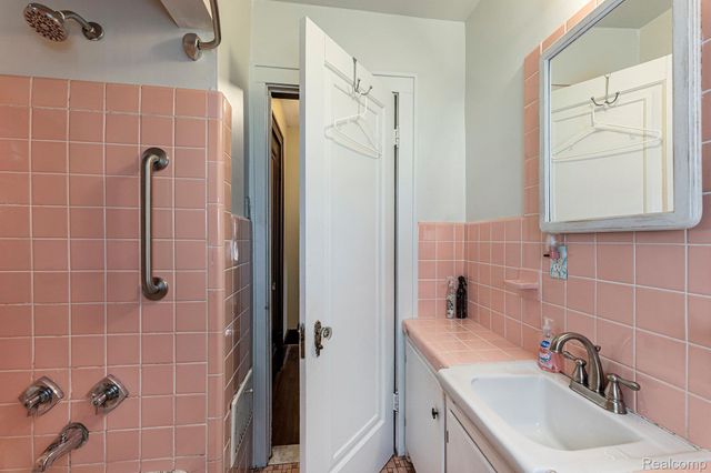 8238 Clinton River Road, Sterling Heights, MI 48314