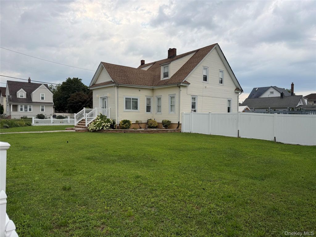 611 Park Avenue, Uniondale, NY 11553 — photo 3