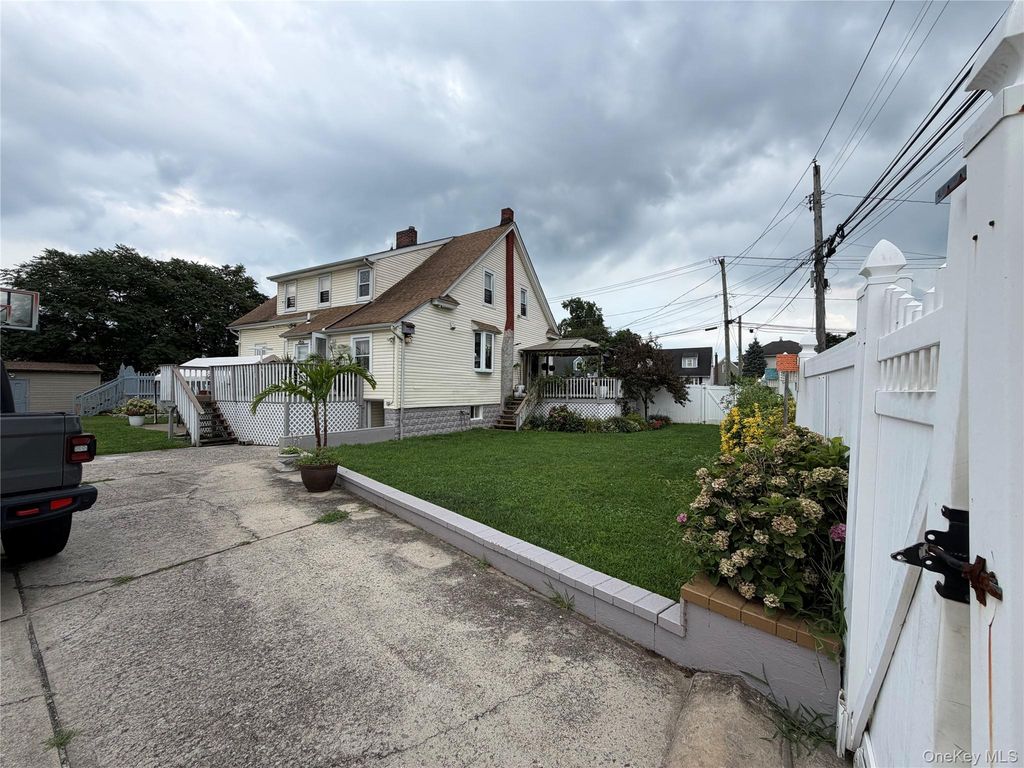 611 Park Avenue, Uniondale, NY 11553 — photo 4