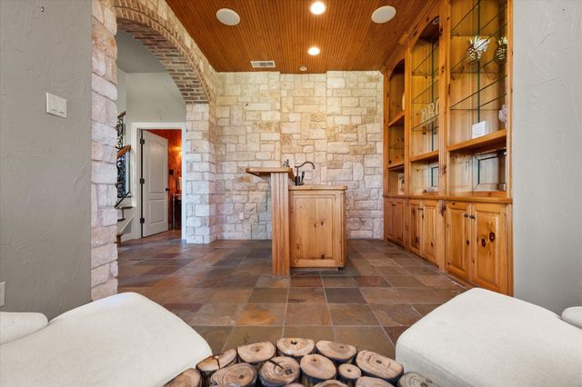 1019 Walnut Falls Circle, Mansfield, TX 76063