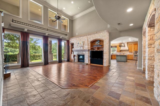 1019 Walnut Falls Circle, Mansfield, TX 76063