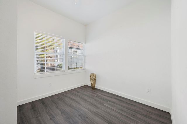 906 E Washington Avenue, Navasota, TX 77868