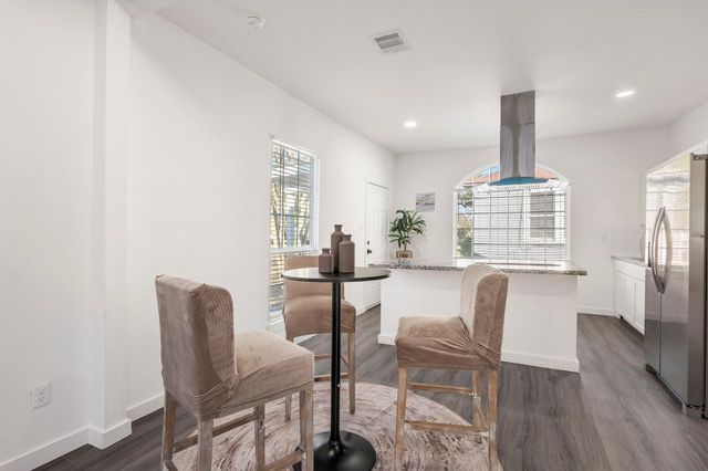 906 E Washington Avenue, Navasota, TX 77868