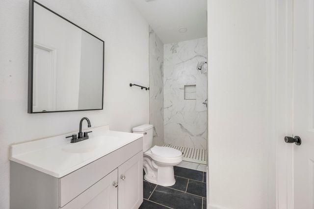 906 E Washington Avenue, Navasota, TX 77868