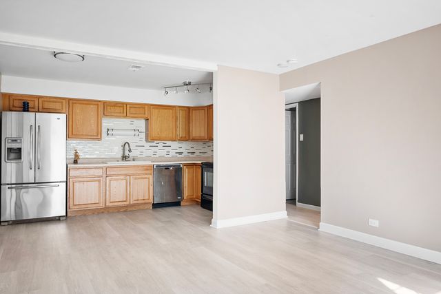 9418 Bay Colony Drive 1N, Des Plaines, IL 60016