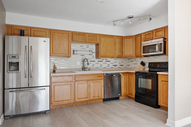 9418 Bay Colony Drive 1N, Des Plaines, IL 60016