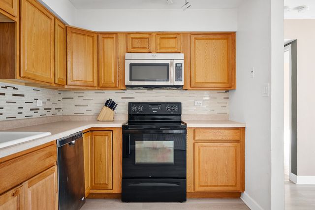 9418 Bay Colony Drive 1N, Des Plaines, IL 60016