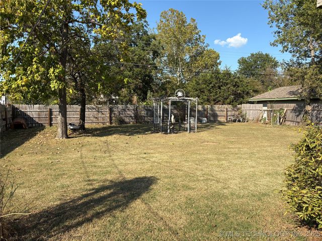1411 E Denton Avenue, Sapulpa, OK 74066
