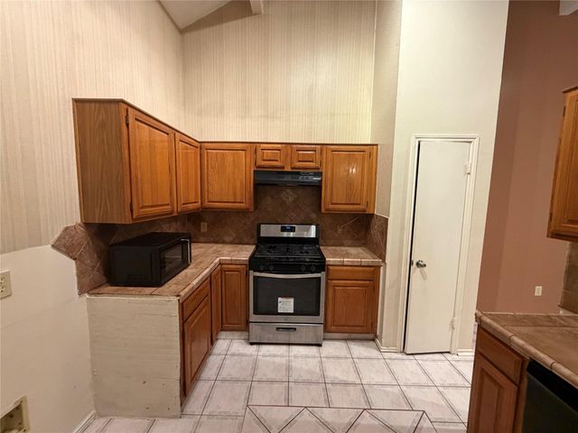 1423 Elkwood Drive, Missouri City, TX 77489