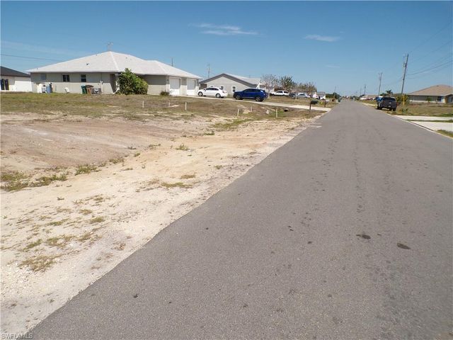 821 NE 15th LN, Cape Coral, FL 33909