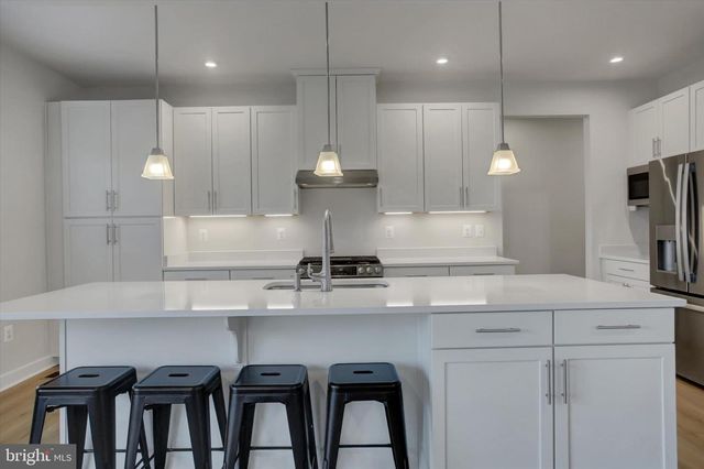 1585 SHANNON DR S, Greencastle, PA 17225