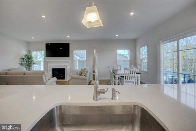 1585 SHANNON DR S, Greencastle, PA 17225