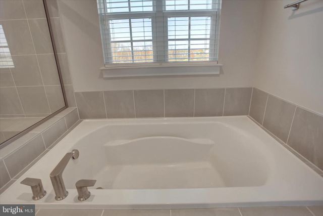 1585 SHANNON DR S, Greencastle, PA 17225