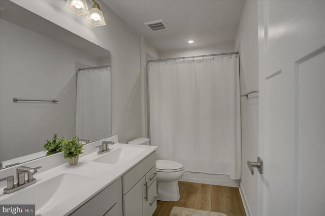 1585 SHANNON DR S, Greencastle, PA 17225