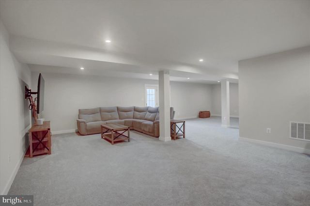 1585 SHANNON DR S, Greencastle, PA 17225