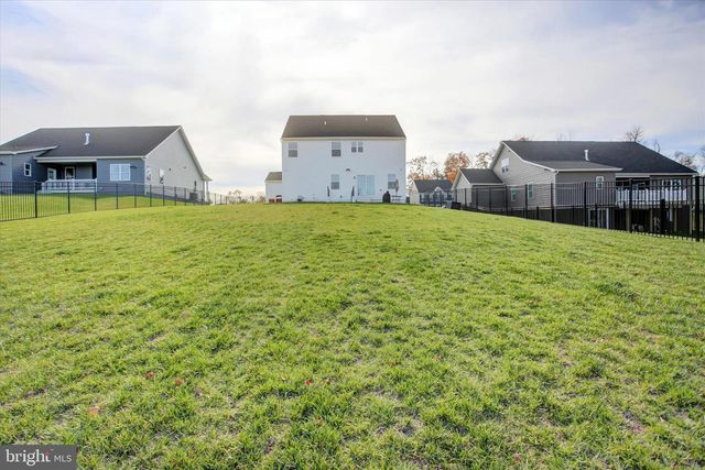 1585 SHANNON DR S, Greencastle, PA 17225