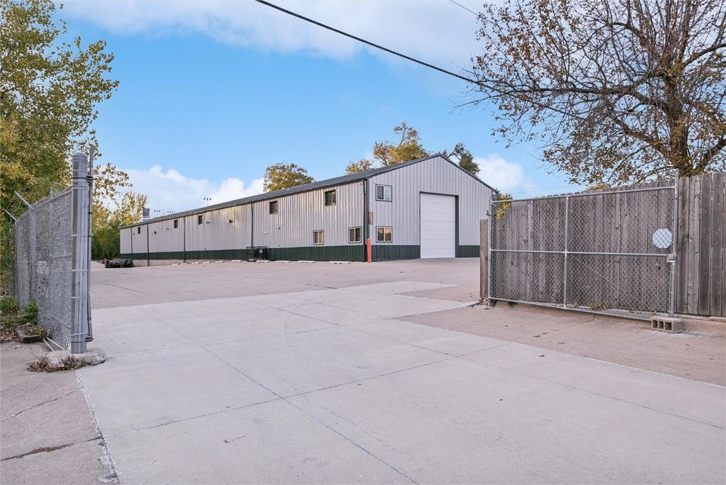 1402 18th Street SW, Cedar Rapids, IA 52404