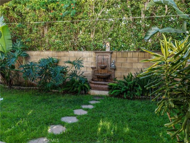 15810 Larkspur Street 106, Sylmar, CA 91342