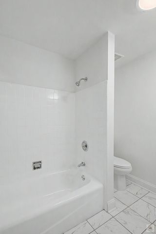727 S Maple Avenue 302, Oak Park, IL 60304