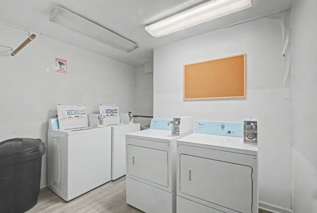 727 S Maple Avenue 302, Oak Park, IL 60304